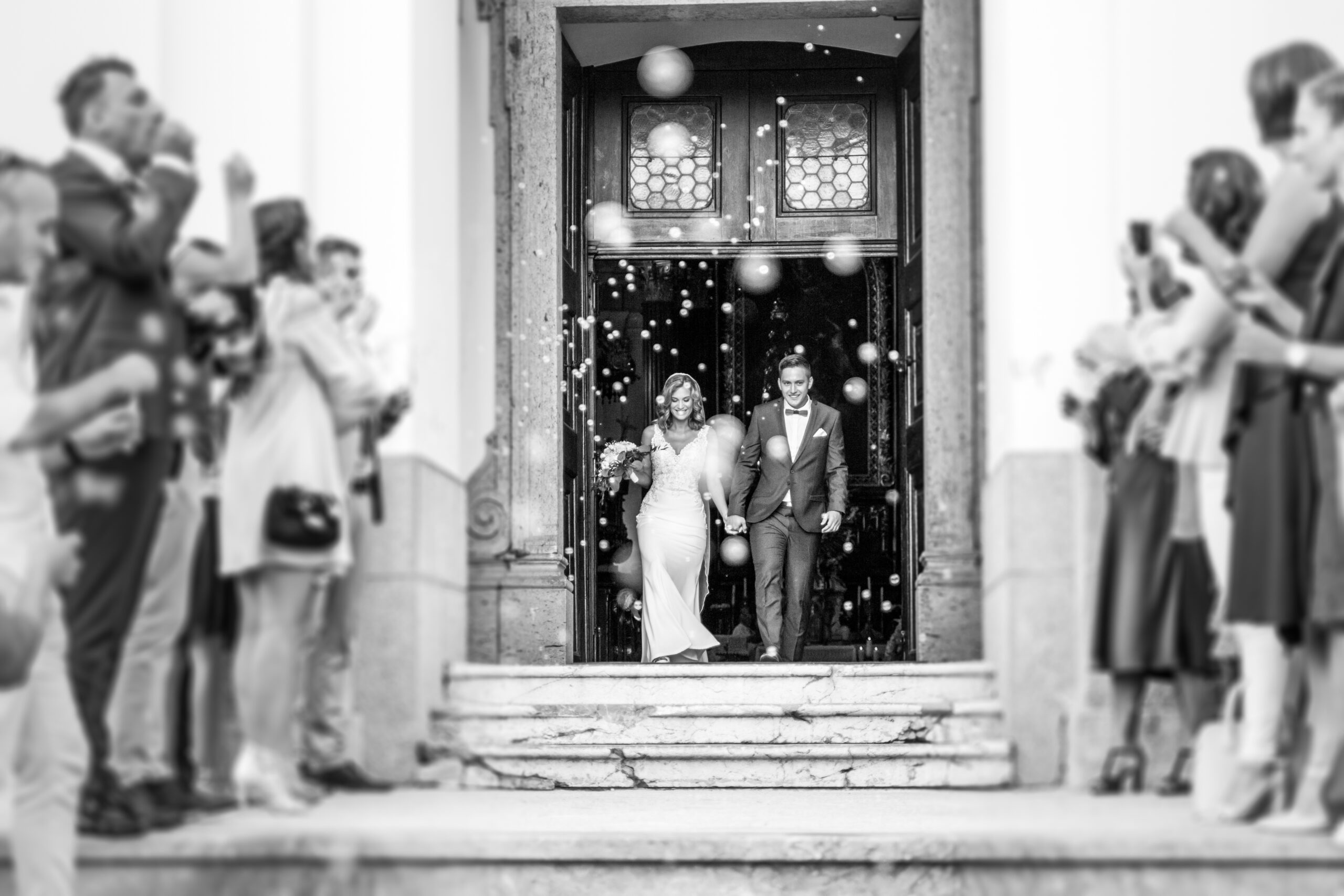 How to Choose the Right Wedding Photographer: Tips for Capturing Your Special Day