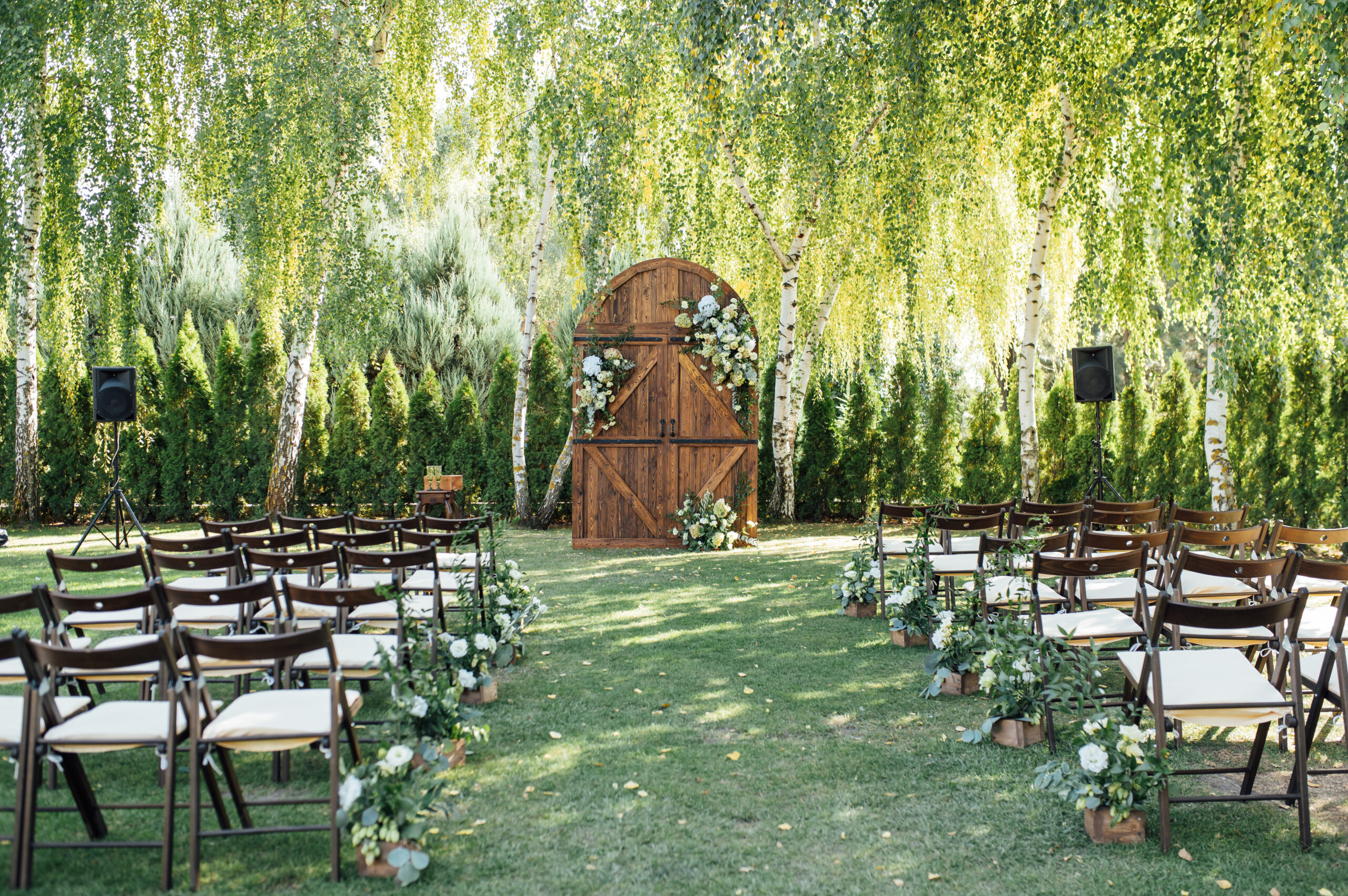 Choosing the Perfect Wedding Date and Venue: What You Need to Know